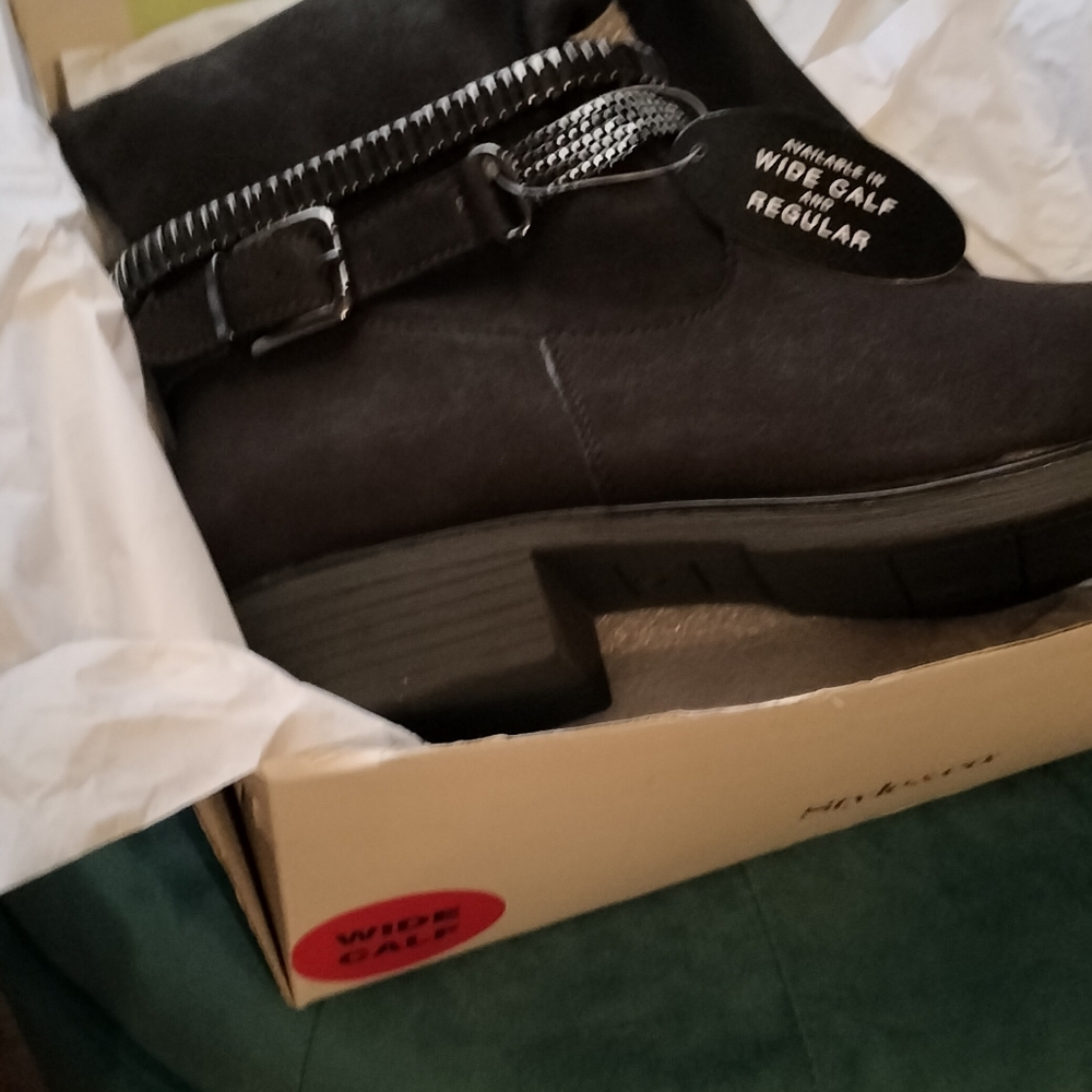 Women's Wide-Calf Boots - Picture 7 of 8